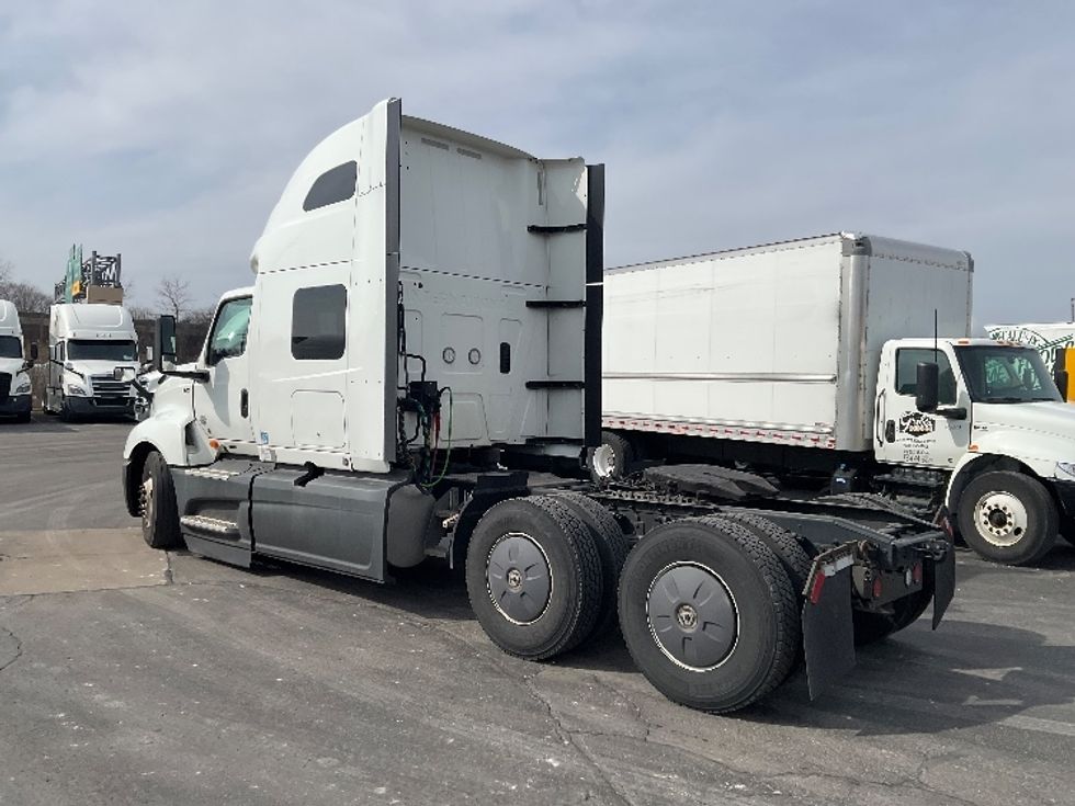 Sleeper Tractor-Heavy Duty Tractors-International-2023-LT625-Milwaukee-WI-635,244\n\t\tmiles-$ 42,250 - Image 5