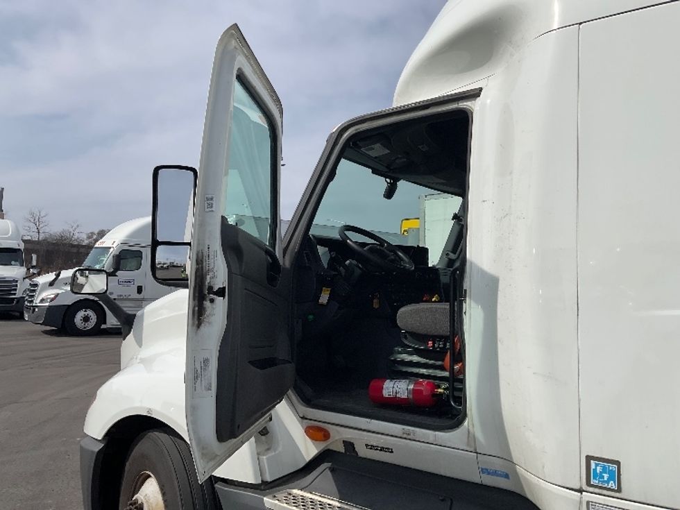 Sleeper Tractor-Heavy Duty Tractors-International-2023-LT625-Milwaukee-WI-635,244\n\t\tmiles-$ 42,250 - Image 9
