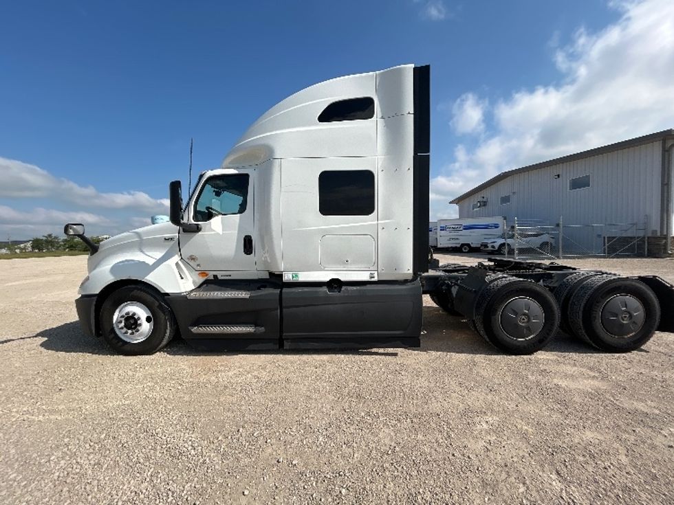 Sleeper Tractor-Heavy Duty Tractors-International-2023-LT625-Minot-ND-783,080\n\t\tmiles-$ 36,500 - Image 4