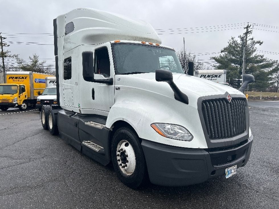Sleeper Tractor-Heavy Duty Tractors-International-2023-LT625-Monmouth Junction-NJ-528,500\n\t\tmiles-$ 57,750 - Image 1