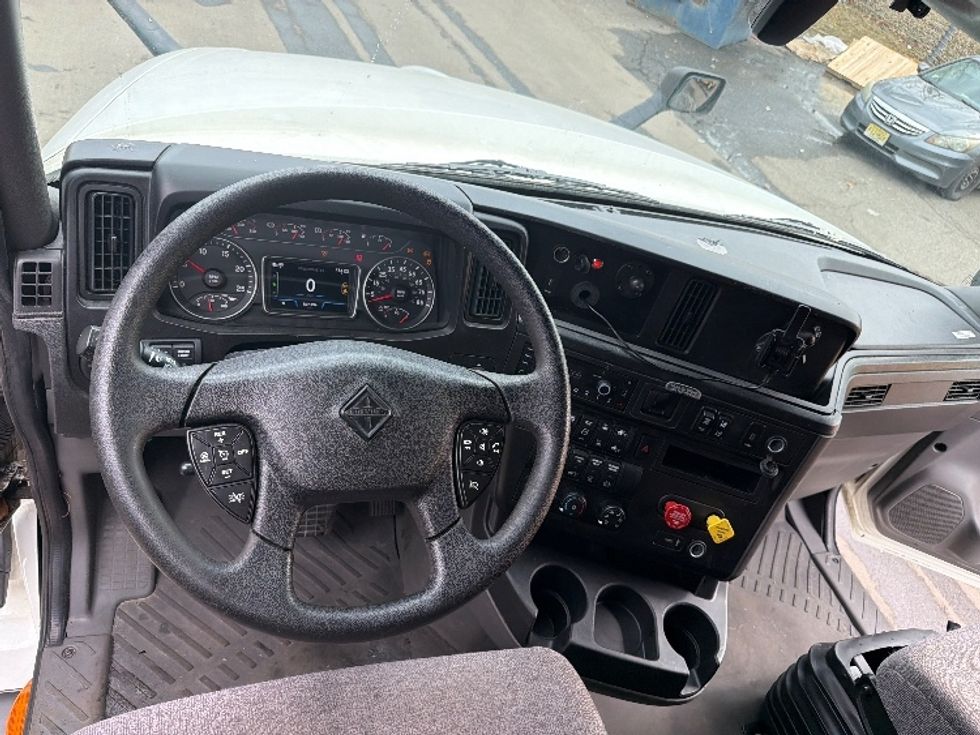 Sleeper Tractor-Heavy Duty Tractors-International-2023-LT625-Monmouth Junction-NJ-528,500\n\t\tmiles-$ 57,750 - Image 11