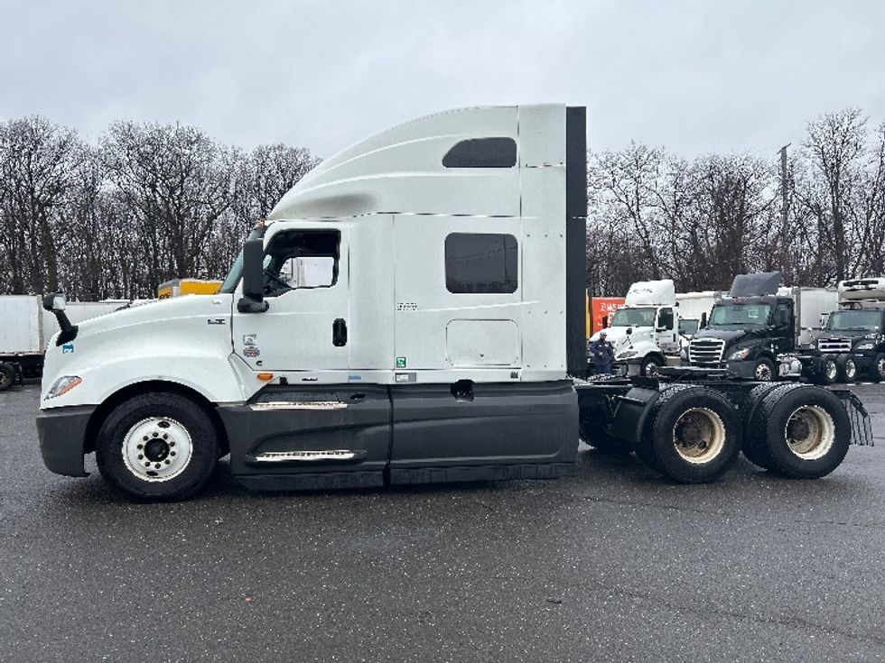 Sleeper Tractor-Heavy Duty Tractors-International-2023-LT625-Monmouth Junction-NJ-528,500\n\t\tmiles-$ 57,750 - Image 4