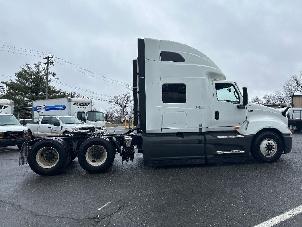 Sleeper Tractor-Heavy Duty Tractors-International-2023-LT625-Monmouth Junction-NJ-528,500\n\t\tmiles-$ 57,750 - Image 8