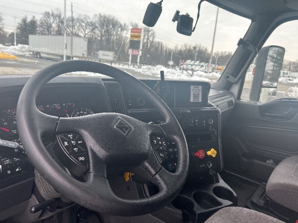 Sleeper Tractor-Heavy Duty Tractors-International-2023-LT625-Monmouth Junction-NJ-611,460\n\t\tmiles-$ 49,000 - Image 10