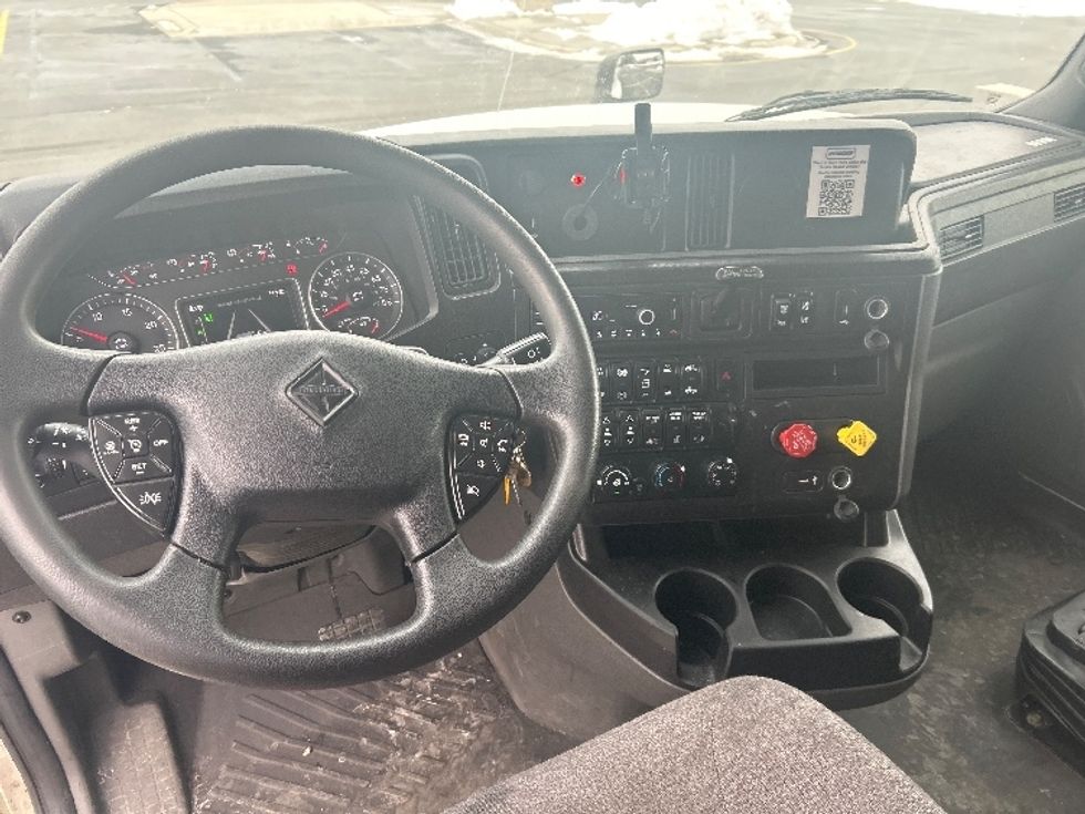 Sleeper Tractor-Heavy Duty Tractors-International-2023-LT625-Monmouth Junction-NJ-611,460\n\t\tmiles-$ 49,000 - Image 11