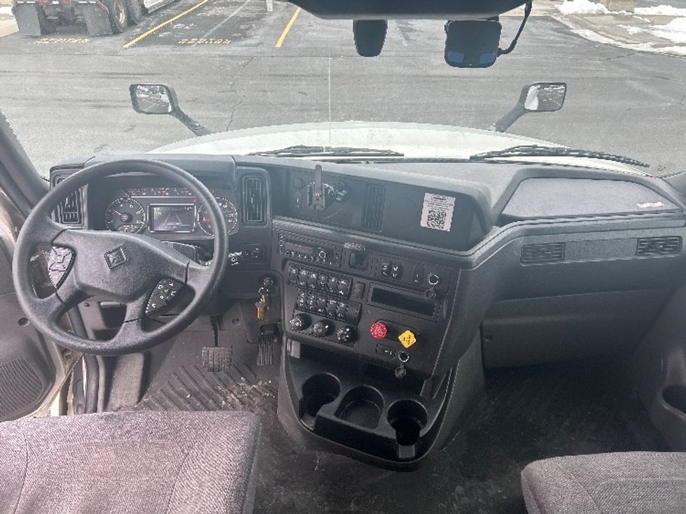 Sleeper Tractor-Heavy Duty Tractors-International-2023-LT625-Monmouth Junction-NJ-611,460\n\t\tmiles-$ 49,000 - Image 12