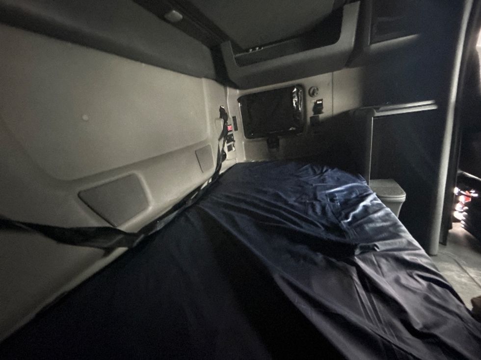 Sleeper Tractor-Heavy Duty Tractors-International-2023-LT625-Monmouth Junction-NJ-611,460\n\t\tmiles-$ 49,000 - Image 18