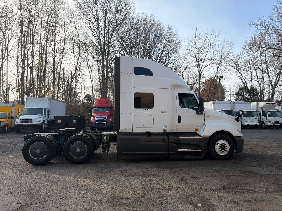 Sleeper Tractor-Heavy Duty Tractors-International-2023-LT625-Monmouth Junction-NJ-611,460\n\t\tmiles-$ 49,000 - Image 8