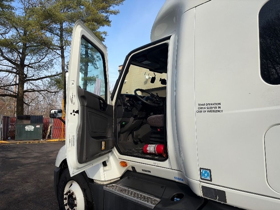 Sleeper Tractor-Heavy Duty Tractors-International-2023-LT625-Monmouth Junction-NJ-611,460\n\t\tmiles-$ 49,000 - Image 9