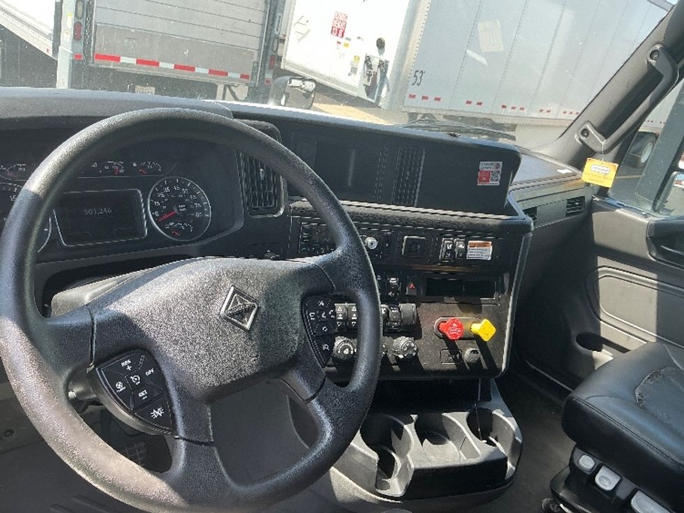 Sleeper Tractor-Heavy Duty Tractors-International-2023-LT625-Montebello-CA-501,247\n\t\tmiles-$ 52,500 - Image 11