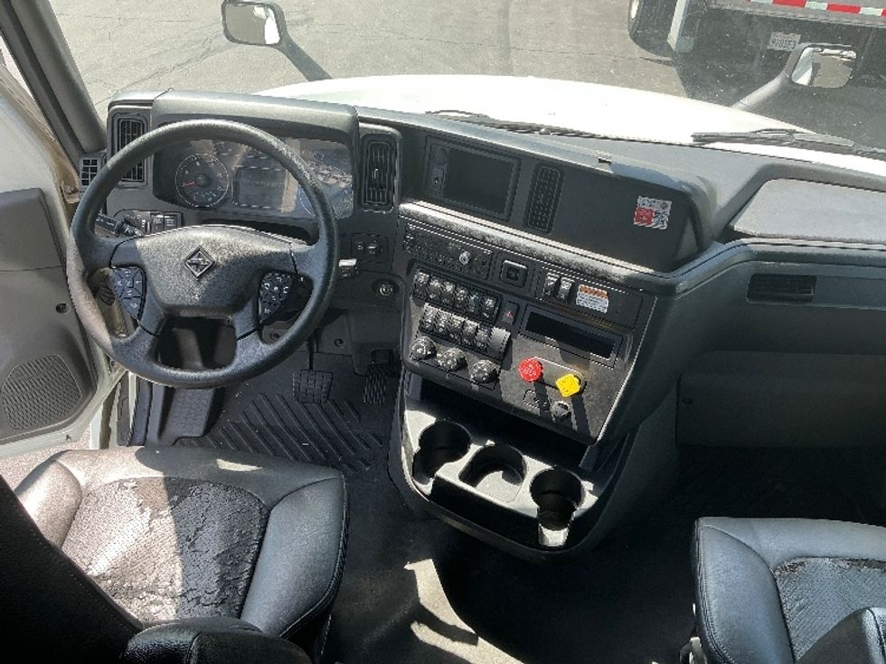 Sleeper Tractor-Heavy Duty Tractors-International-2023-LT625-Montebello-CA-501,247\n\t\tmiles-$ 52,500 - Image 12
