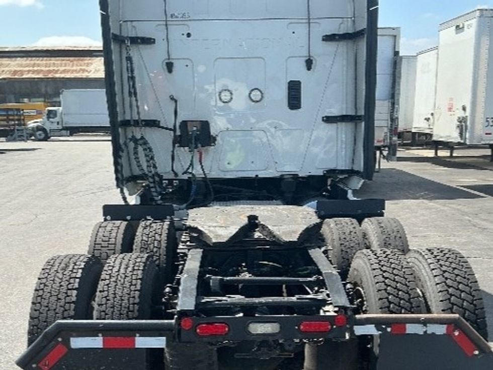Sleeper Tractor-Heavy Duty Tractors-International-2023-LT625-Montebello-CA-501,247\n\t\tmiles-$ 52,500 - Image 6