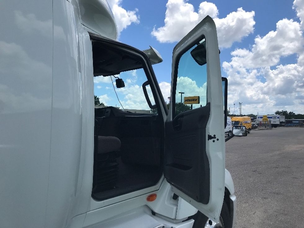 Sleeper Tractor-Heavy Duty Tractors-International-2023-LT625-Montgomery-AL-564,076\n\t\tmiles-$ 66,250 - Image 13