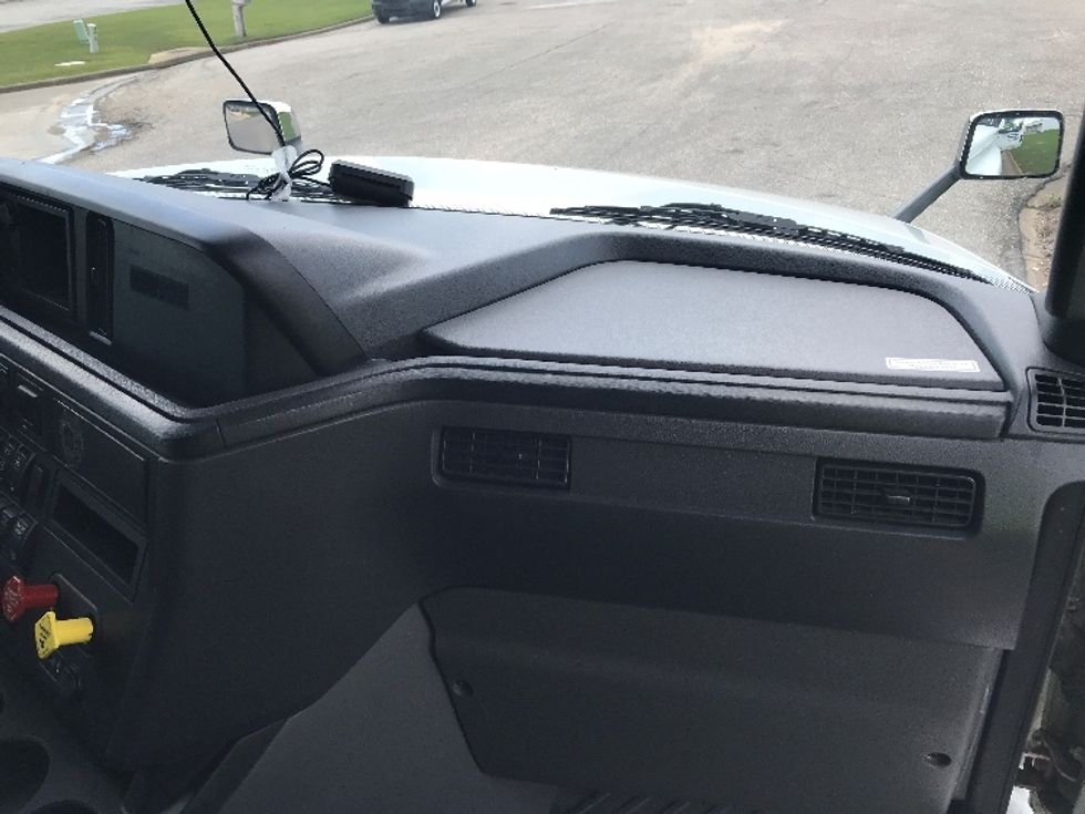 Sleeper Tractor-Heavy Duty Tractors-International-2023-LT625-Montgomery-AL-564,076\n\t\tmiles-$ 66,250 - Image 14