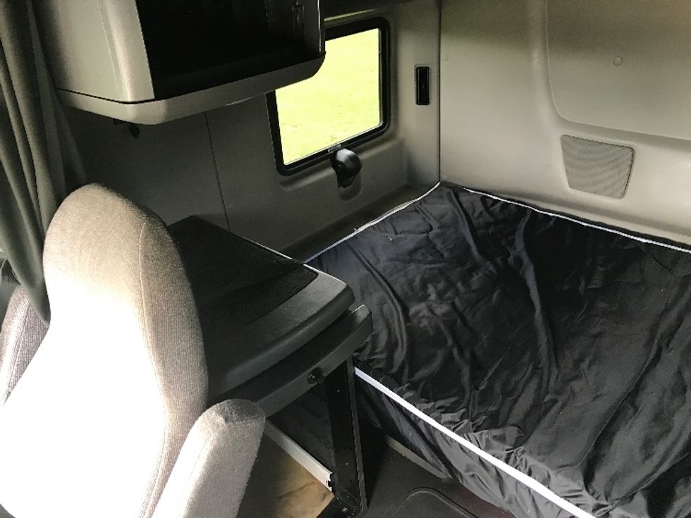 Sleeper Tractor-Heavy Duty Tractors-International-2023-LT625-Montgomery-AL-564,076\n\t\tmiles-$ 66,250 - Image 19