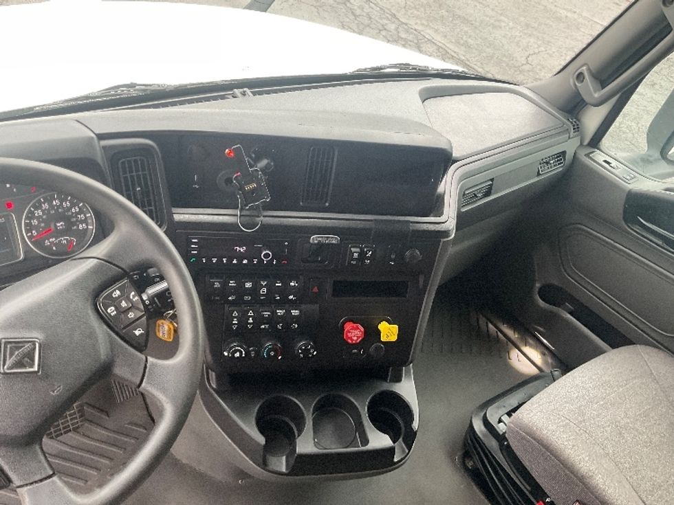 Sleeper Tractor-Heavy Duty Tractors-International-2023-LT625-Mount Pleasant-PA-743,985\n\t\tmiles-$ 34,000 - Image 11