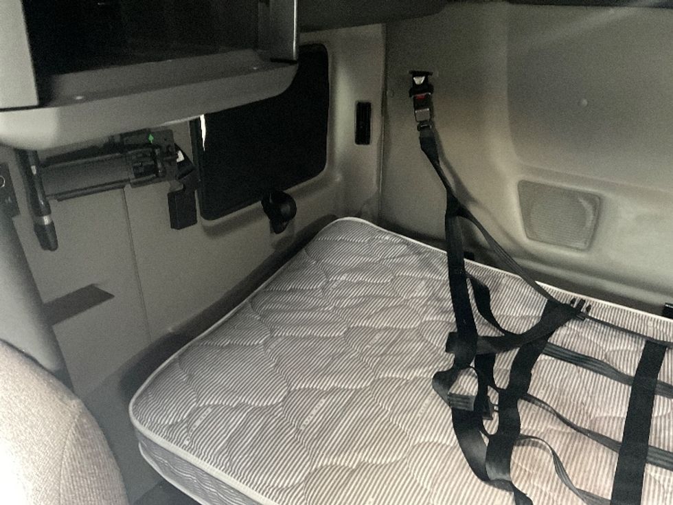 Sleeper Tractor-Heavy Duty Tractors-International-2023-LT625-Mount Pleasant-PA-743,985\n\t\tmiles-$ 34,000 - Image 18