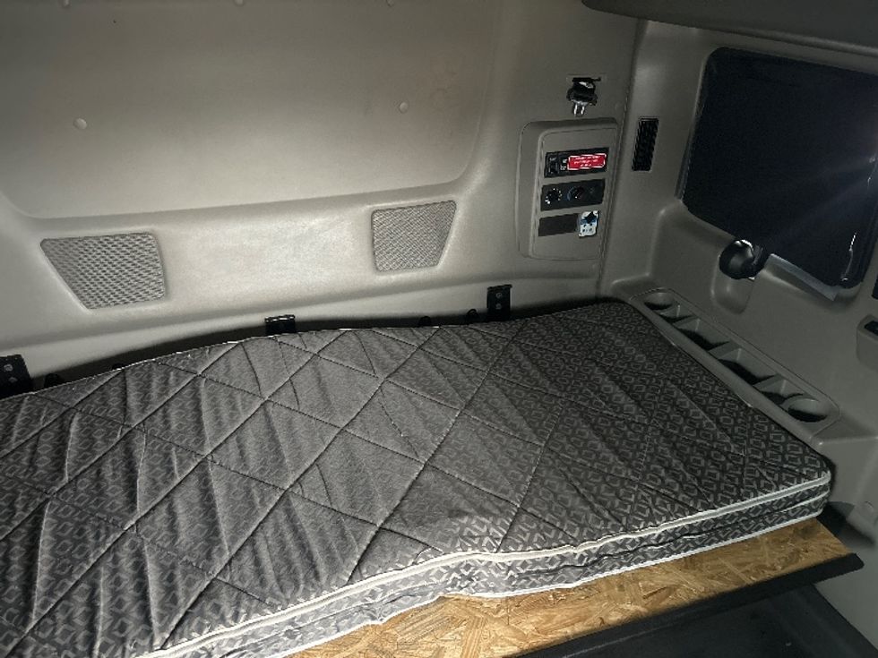 Sleeper Tractor-Heavy Duty Tractors-International-2023-LT625-Nashville (Mount Juliet)-TN-508,931\n\t\tmiles-$ 57,000 - Image 14