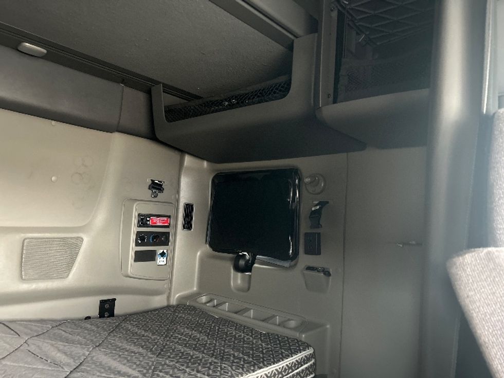 Sleeper Tractor-Heavy Duty Tractors-International-2023-LT625-Nashville (Mount Juliet)-TN-508,931\n\t\tmiles-$ 57,000 - Image 15