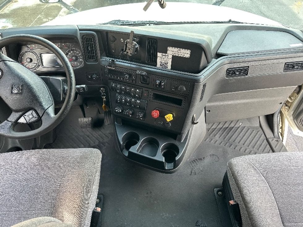 Sleeper Tractor-Heavy Duty Tractors-International-2023-LT625-North Bergen-NJ-651,529\n\t\tmiles-$ 40,750 - Image 12