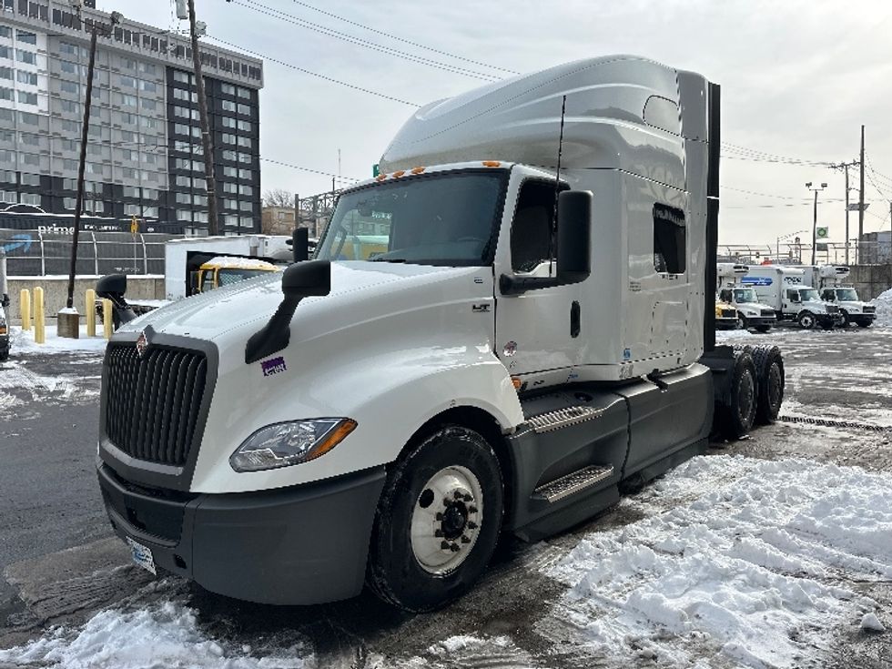 Sleeper Tractor-Heavy Duty Tractors-International-2023-LT625-North Bergen-NJ-651,529\n\t\tmiles-$ 40,750 - Image 3
