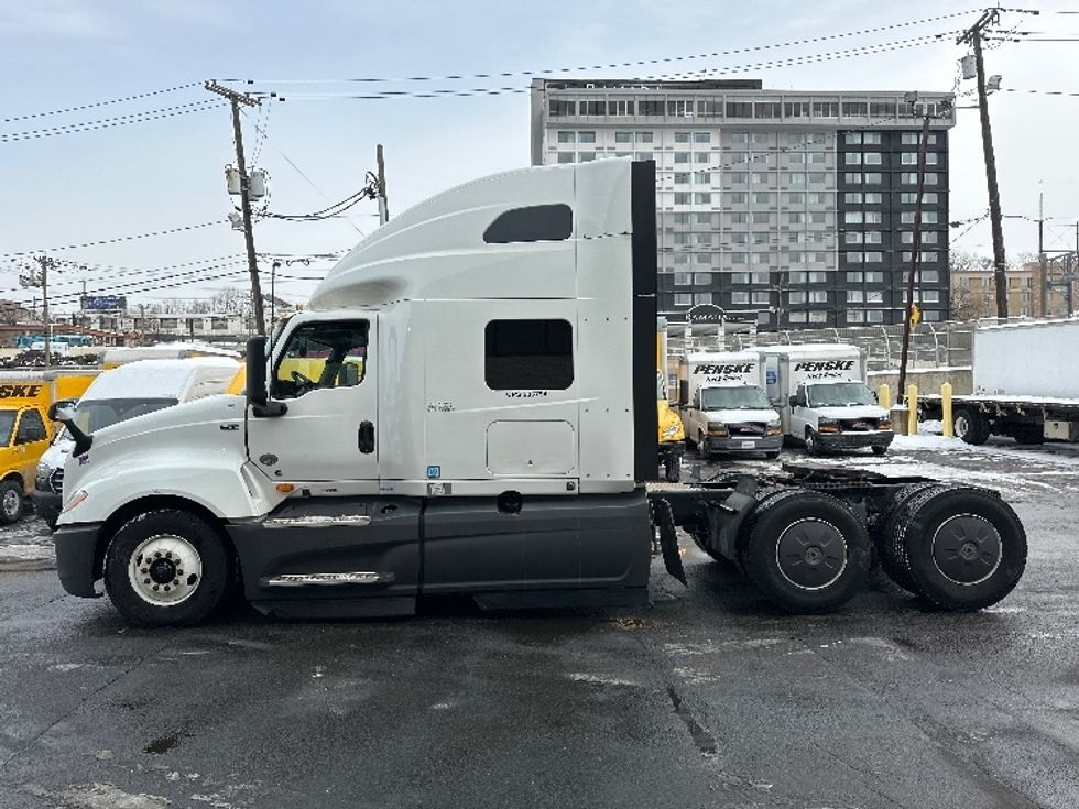 Sleeper Tractor-Heavy Duty Tractors-International-2023-LT625-North Bergen-NJ-651,529\n\t\tmiles-$ 40,750 - Image 4