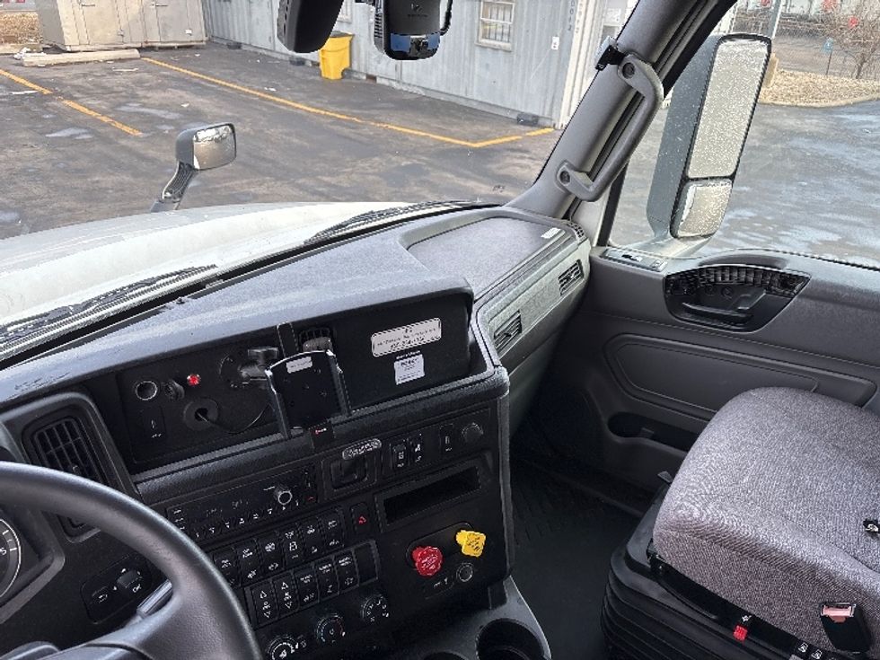 Sleeper Tractor-Heavy Duty Tractors-International-2023-LT625-Obetz-OH-601,297\n\t\tmiles-$ 45,500 - Image 12