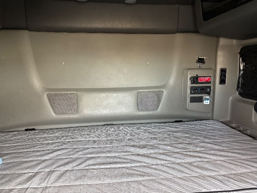 Sleeper Tractor-Heavy Duty Tractors-International-2023-LT625-Obetz-OH-601,297\n\t\tmiles-$ 45,500 - Image 16