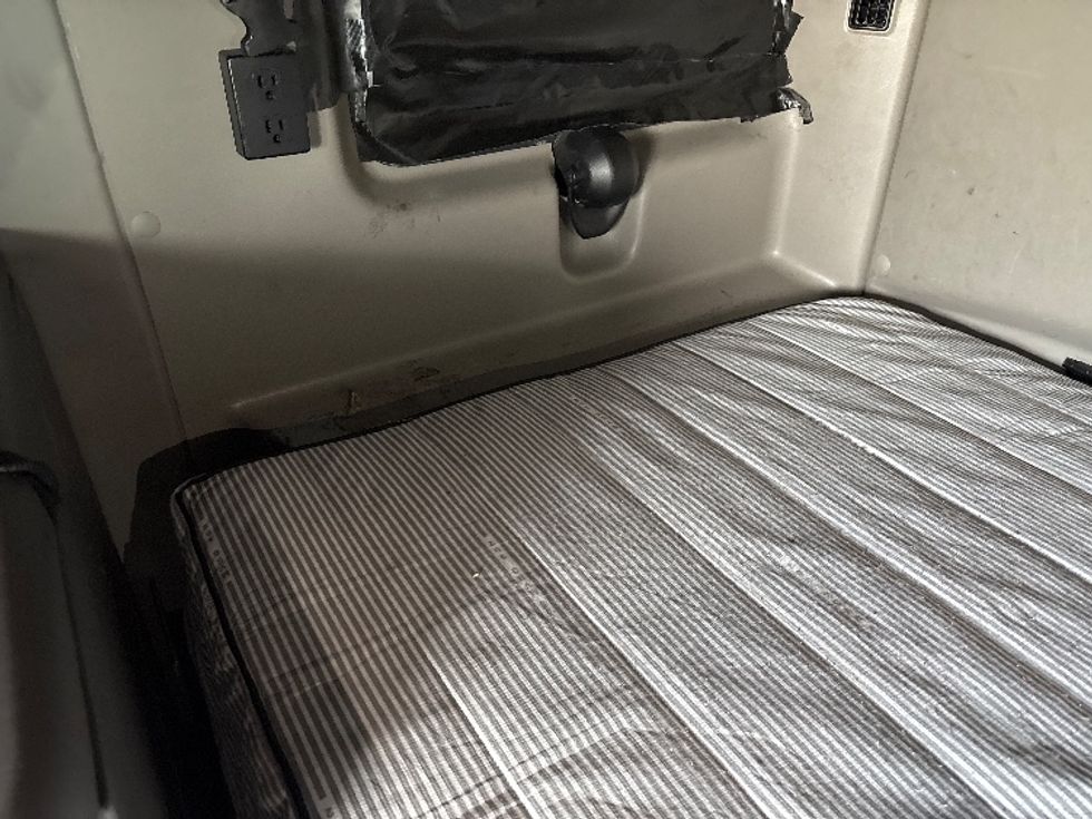 Sleeper Tractor-Heavy Duty Tractors-International-2023-LT625-Obetz-OH-601,297\n\t\tmiles-$ 45,500 - Image 18