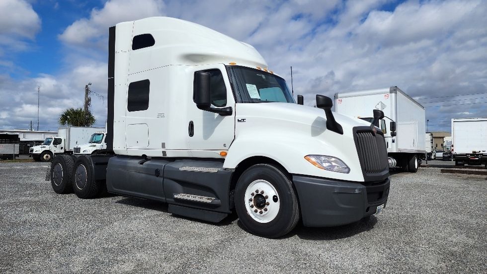 Sleeper Tractor-Heavy Duty Tractors-International-2023-LT625-Ocala-FL-623,165\n\t\tmiles-$ 44,250 - Image 1