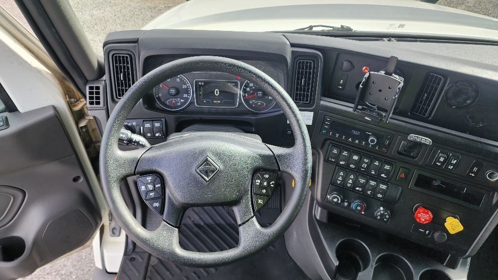 Sleeper Tractor-Heavy Duty Tractors-International-2023-LT625-Ocala-FL-623,165\n\t\tmiles-$ 44,250 - Image 11