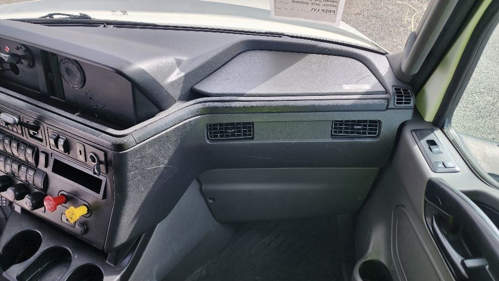 Sleeper Tractor-Heavy Duty Tractors-International-2023-LT625-Ocala-FL-623,165\n\t\tmiles-$ 44,250 - Image 14