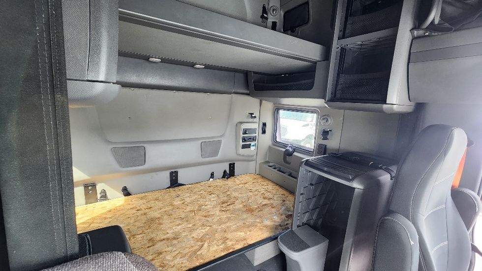 Sleeper Tractor-Heavy Duty Tractors-International-2023-LT625-Ocala-FL-623,165\n\t\tmiles-$ 44,250 - Image 16