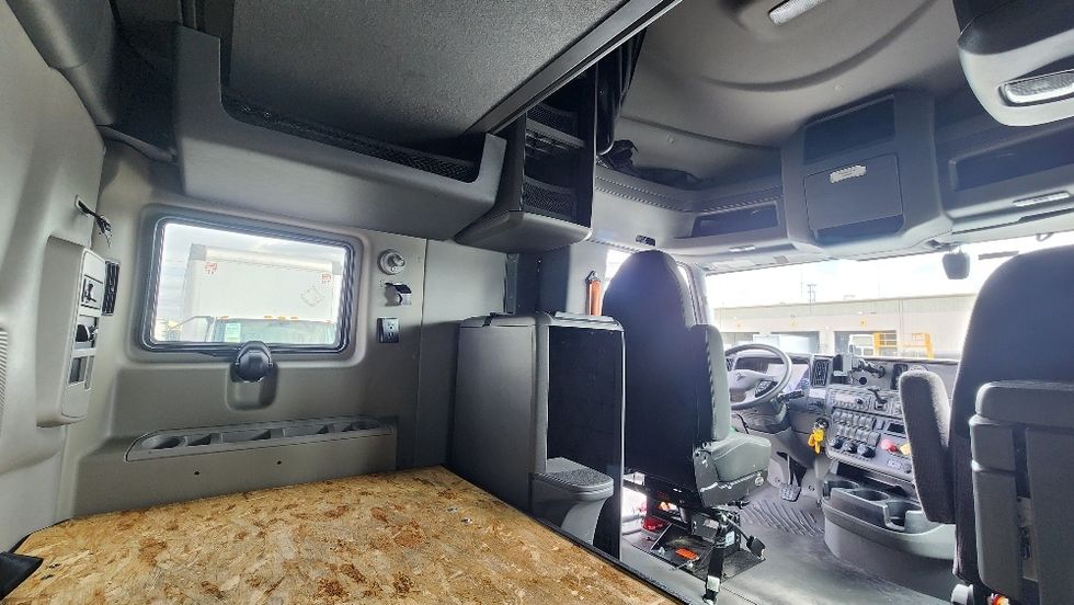 Sleeper Tractor-Heavy Duty Tractors-International-2023-LT625-Ocala-FL-623,165\n\t\tmiles-$ 44,250 - Image 17