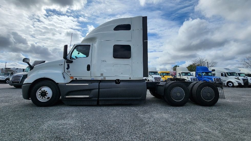 Sleeper Tractor-Heavy Duty Tractors-International-2023-LT625-Ocala-FL-623,165\n\t\tmiles-$ 44,250 - Image 4