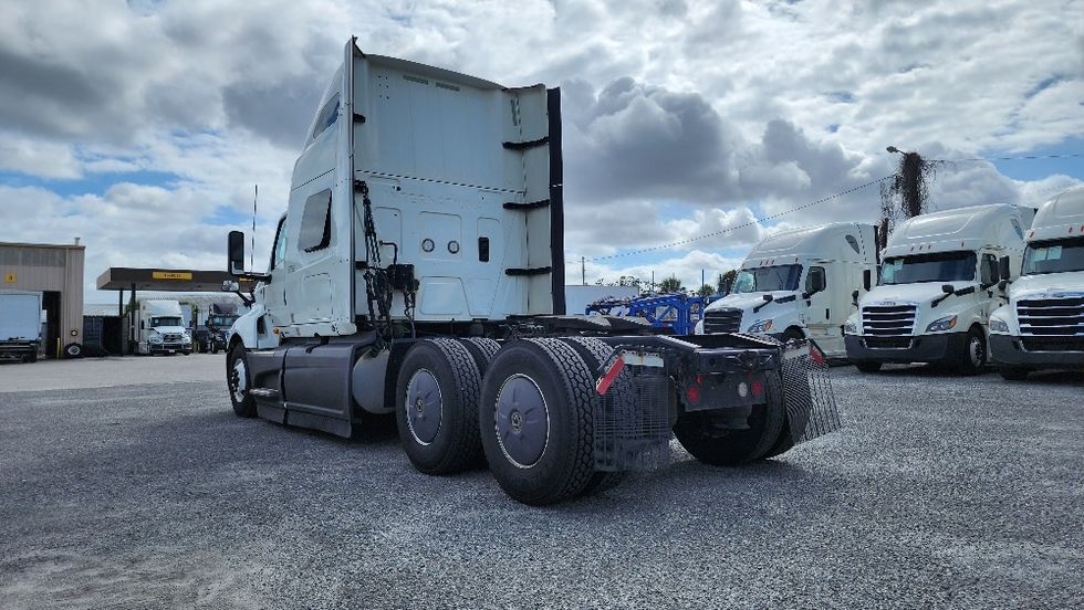 Sleeper Tractor-Heavy Duty Tractors-International-2023-LT625-Ocala-FL-623,165\n\t\tmiles-$ 44,250 - Image 5