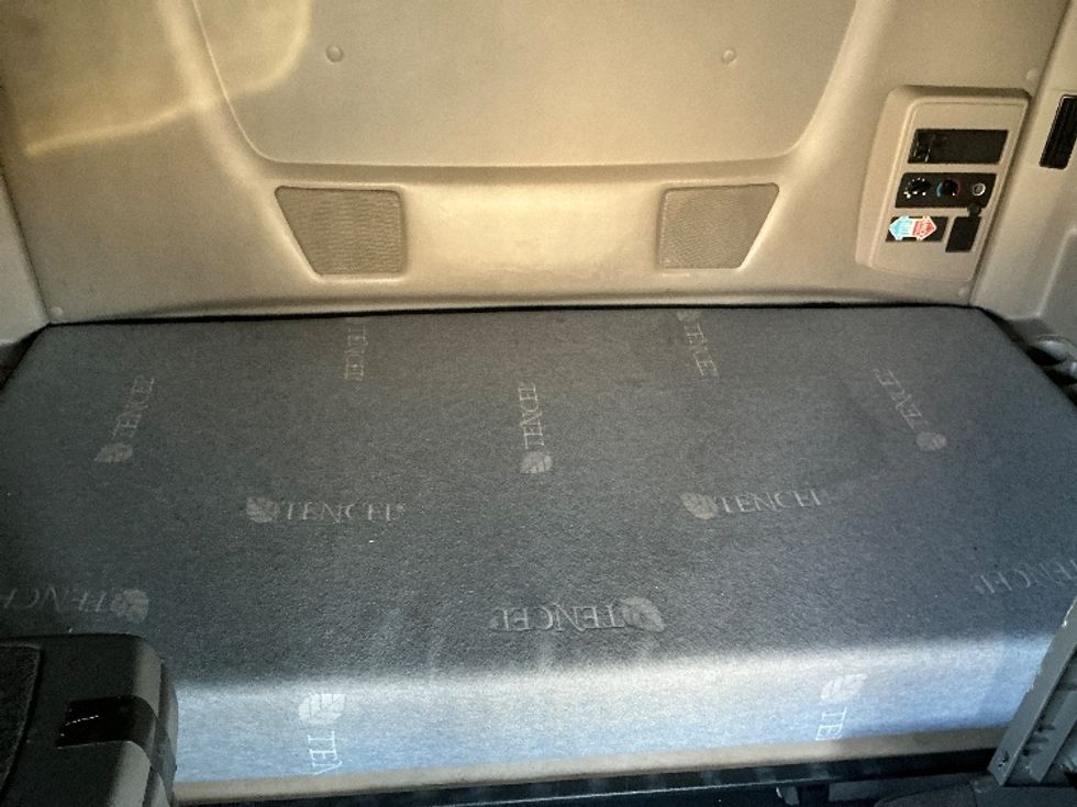 Sleeper Tractor-Heavy Duty Tractors-International-2023-LT625-Omaha-NE-552,710\n\t\tmiles-$ 55,750 - Image 16