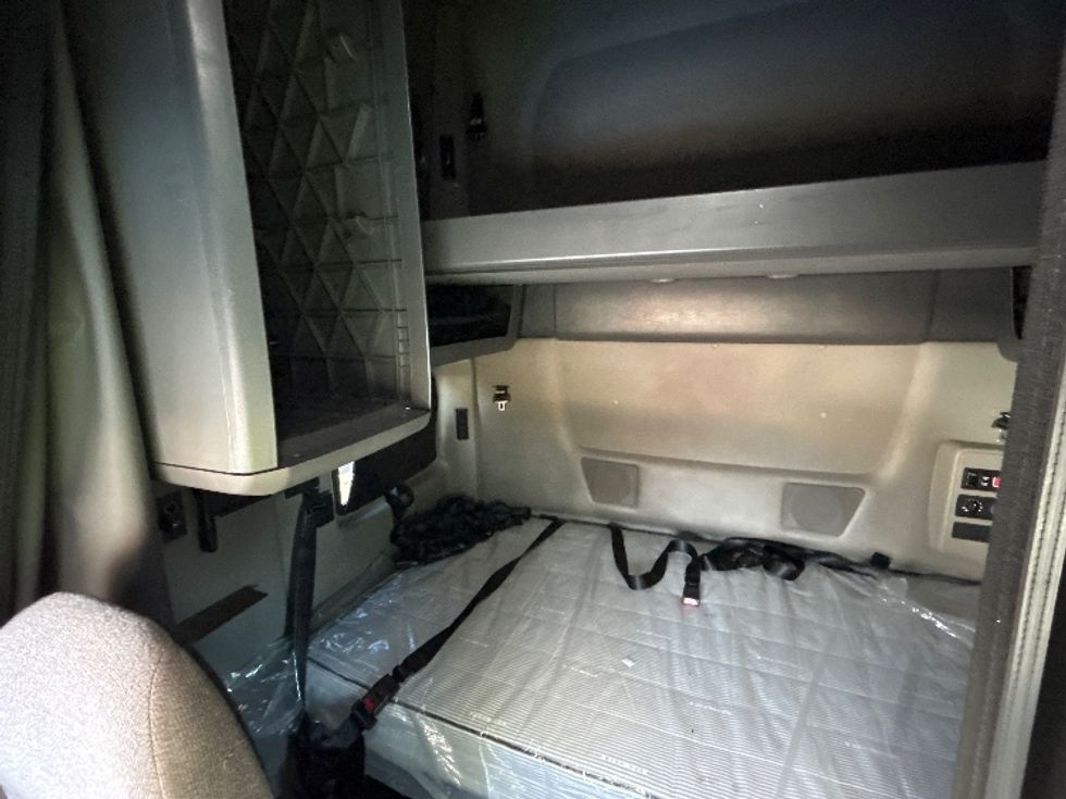 Sleeper Tractor-Heavy Duty Tractors-International-2023-LT625-Parsippany-NJ-628,691\n\t\tmiles-$ 43,000 - Image 16