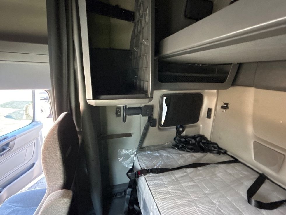 Sleeper Tractor-Heavy Duty Tractors-International-2023-LT625-Parsippany-NJ-628,691\n\t\tmiles-$ 43,000 - Image 19