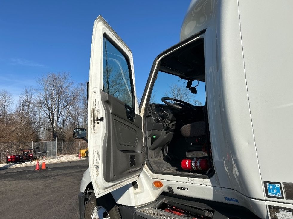 Sleeper Tractor-Heavy Duty Tractors-International-2023-LT625-Parsippany-NJ-628,691\n\t\tmiles-$ 43,000 - Image 9