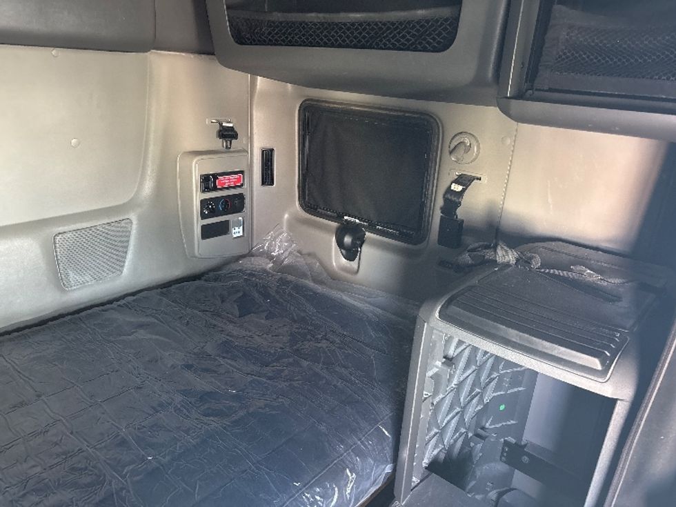 Sleeper Tractor-Heavy Duty Tractors-International-2023-LT625-Pennsauken-NJ-563,545\n\t\tmiles-$ 49,000 - Image 18