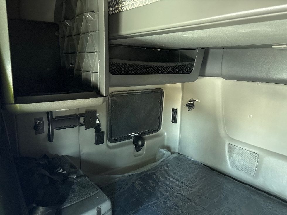 Sleeper Tractor-Heavy Duty Tractors-International-2023-LT625-Pennsauken-NJ-563,545\n\t\tmiles-$ 49,000 - Image 19