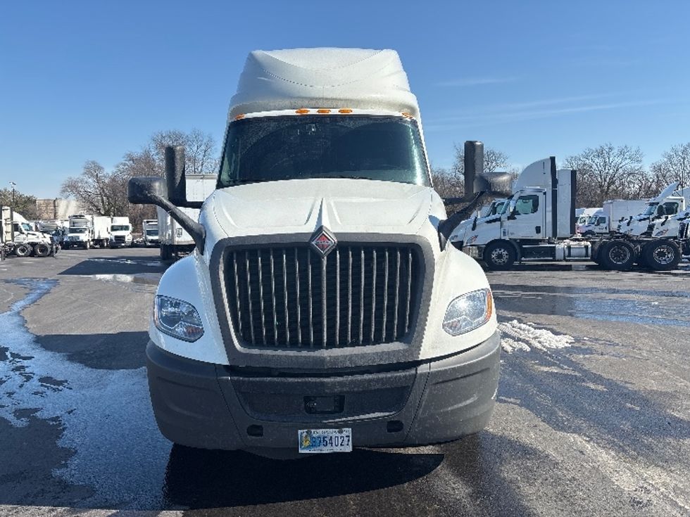 Sleeper Tractor-Heavy Duty Tractors-International-2023-LT625-Pennsauken-NJ-563,545\n\t\tmiles-$ 49,000 - Image 2