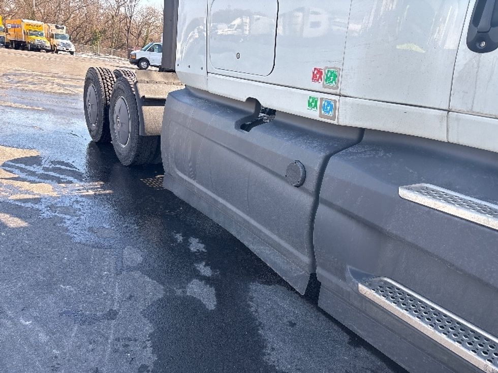 Sleeper Tractor-Heavy Duty Tractors-International-2023-LT625-Pennsauken-NJ-563,545\n\t\tmiles-$ 49,000 - Image 24