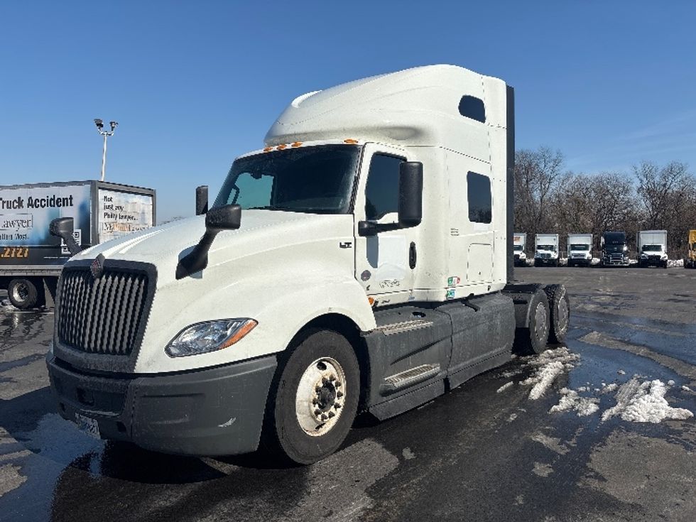 Sleeper Tractor-Heavy Duty Tractors-International-2023-LT625-Pennsauken-NJ-563,545\n\t\tmiles-$ 49,000 - Image 3