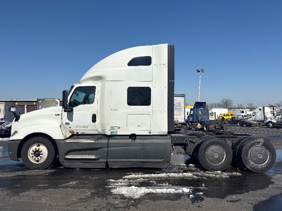 Sleeper Tractor-Heavy Duty Tractors-International-2023-LT625-Pennsauken-NJ-563,545\n\t\tmiles-$ 49,000 - Image 4