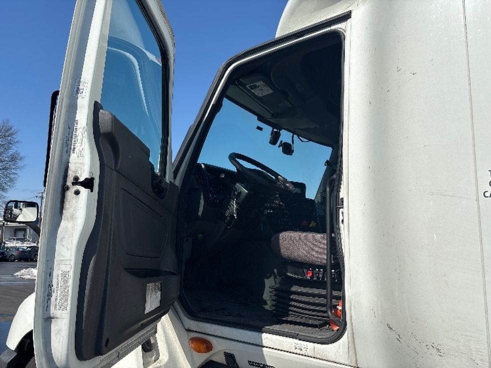 Sleeper Tractor-Heavy Duty Tractors-International-2023-LT625-Pennsauken-NJ-563,545\n\t\tmiles-$ 49,000 - Image 9