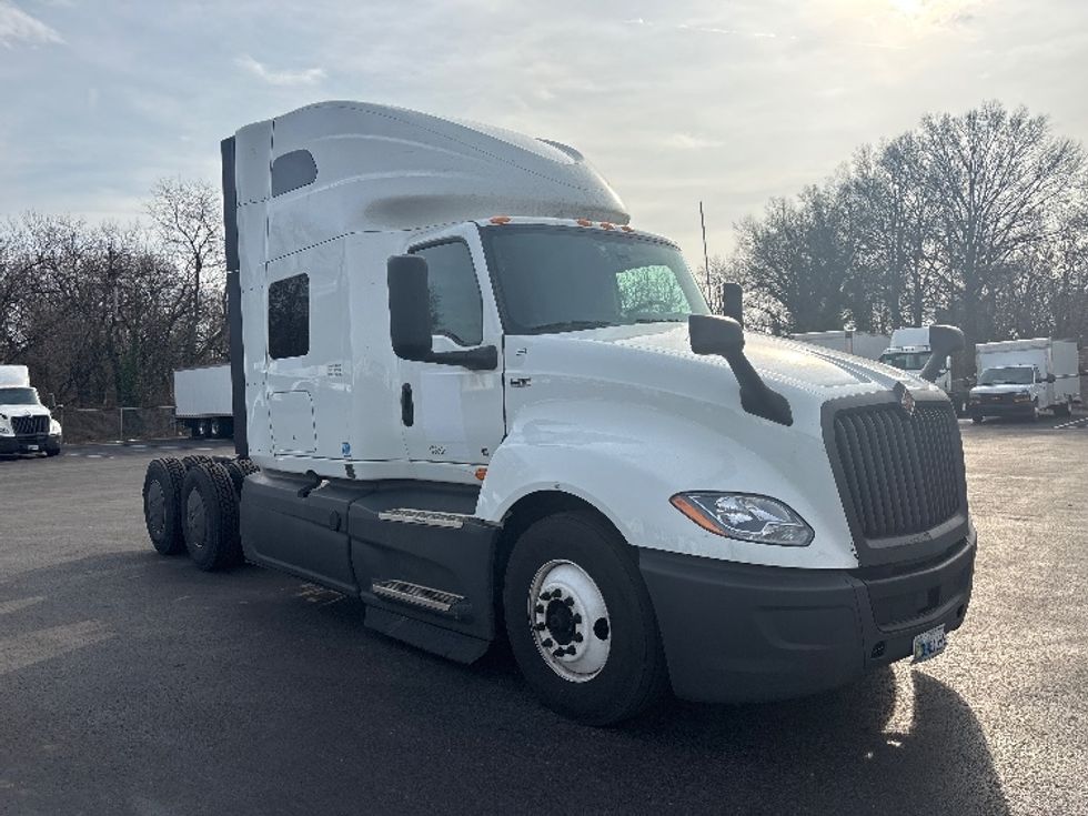 Sleeper Tractor-Heavy Duty Tractors-International-2023-LT625-Pennsauken-NJ-594,363\n\t\tmiles-$ 46,000 - Image 1