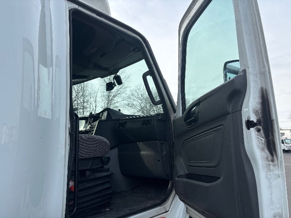 Sleeper Tractor-Heavy Duty Tractors-International-2023-LT625-Pennsauken-NJ-594,363\n\t\tmiles-$ 46,000 - Image 13