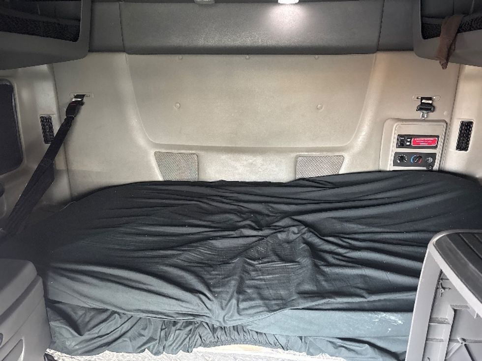 Sleeper Tractor-Heavy Duty Tractors-International-2023-LT625-Pennsauken-NJ-594,363\n\t\tmiles-$ 46,000 - Image 17